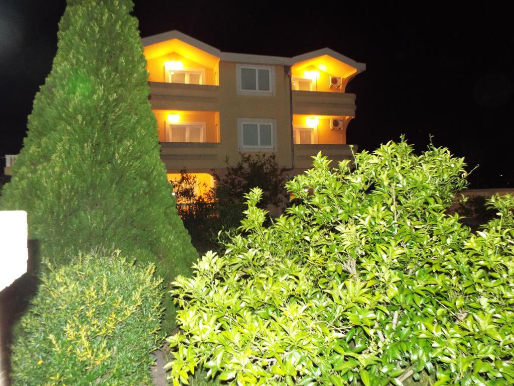 Apartments Old Olive Bar Exterior photo
